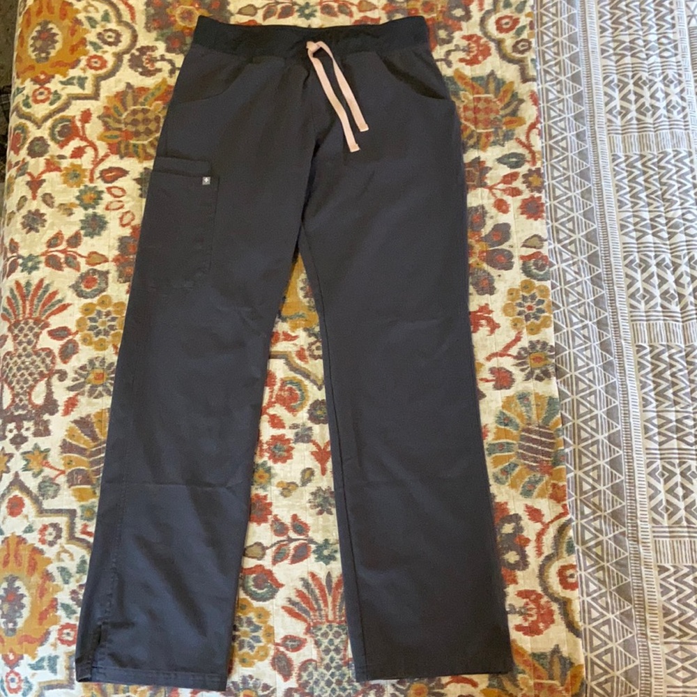 Figs charcoal straight leg scrub pant size sm